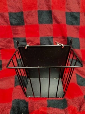 Модернизированная кормушка для кроликов сена — кормушка для сена морских свинок — металлическая рама стойка для сена - Изображение 1 из 2