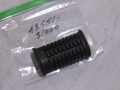SUZUKI GT750/GT550/GT380 FOOT PEG RUBBER 72/73 NOS! - Image 1 of 2