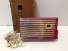 Boîtier radio à transistor rouge vintage années 1960 bouchons d'oreille 9 volts