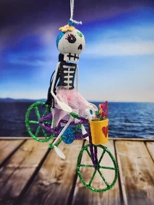 Metal Día de los Muertos Halloween Adorno Esqueleto Niña Montando en Bicicleta Nuevo - Imagen 1 de 6