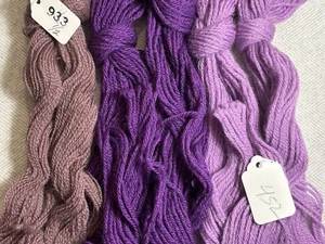 Hilo de lana virgen 5 tapices punta de aguja crewel púrpura violeta tonos NUEVO surtido - Imagen 1 de 3