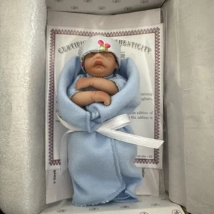 Ashton Drake Galleries “Handful Of Peace” Vinyl Doll NEW Never Removed From Box - Picture 1 of 4