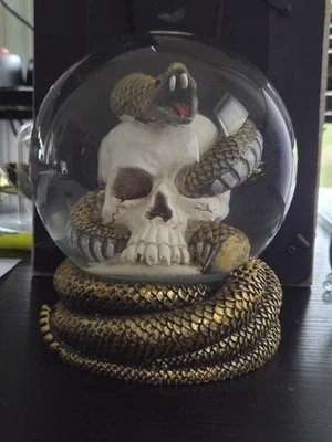 RARO Globo de Água Caveira Ouro Cobra Serpente Morcego Globo de Neve Decoração de Mesa Halloween - Imagem 1 de 4