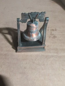Réplica de sacapuntas miniatura Liberty Bell de metal bronce 1753 - Imagen 1 de 5