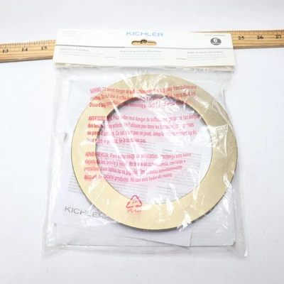 Borde decorativo directo al techo Kichler en latón natural 6 x 7 W x 0,5 H  Foto 1 de 4