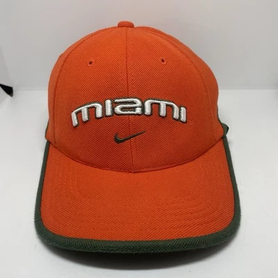 Boné Miami Hurricanes alça traseira verde Nike UM futebol universitário masculino - Imagem 1 de 4