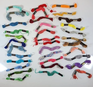 Nuevo de Lote Antiguo Hilo Bordado ~ Abrigos JP, DMC & Clark ~ Lote de 35 Piezas - Imagen 1 de 7