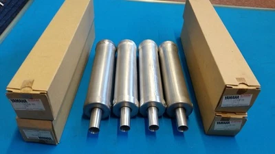 Silenziatori in lega originali Yamaha TZ500 G/H 80-81. set di 4.  Nuovo (BSTNC) - Immagine 1 di 2