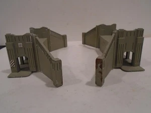 2 HO SCALE ROADWAY BRIDGE ABUTMENTS - Picture 1 of 5