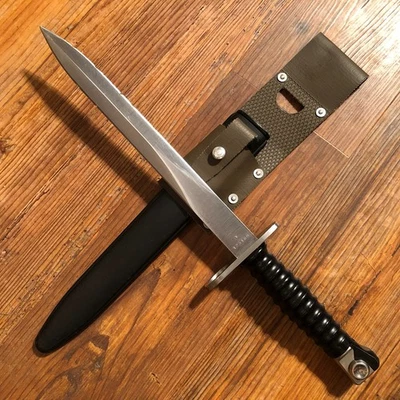 Cuchillo Bayoneta, Vaina y Rana Vinilo Vintage Años 80 90 Ejército Suizo M1957 M57 Foto 1 de 4
