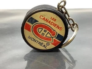 Vintage NHL Keyring MONTREAL CANADIENS Keychain HOCKEY PUCK Ancien Porte-Clé LNH - Picture 1 of 5