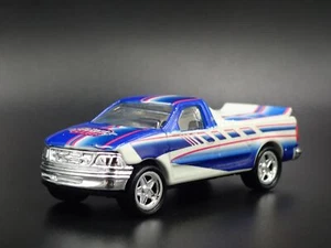 Modello Diorama Diecast In Scala 1/64 Di Un Pickup Ford F150 Bianco 1997 - 2004 - Foto 1 di 8