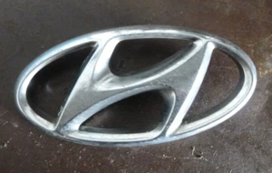 Hyundai i20 3/12-12/15 H Badge - Picture 1 of 2