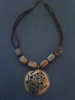 雅芳项链老虎眼石带铜圆形花朵奖章 — 第 1/4 张图片