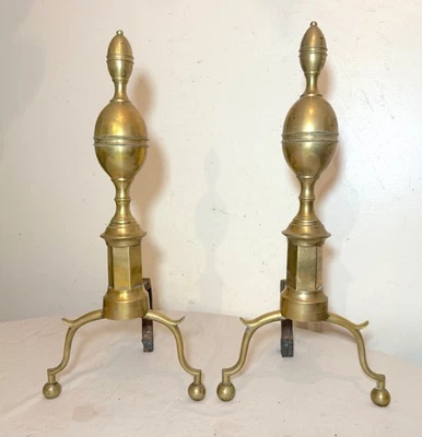 par de andirones antiguos de hierro forjado de latón peenado de 1700 Federal doble limón Foto 1 de 4