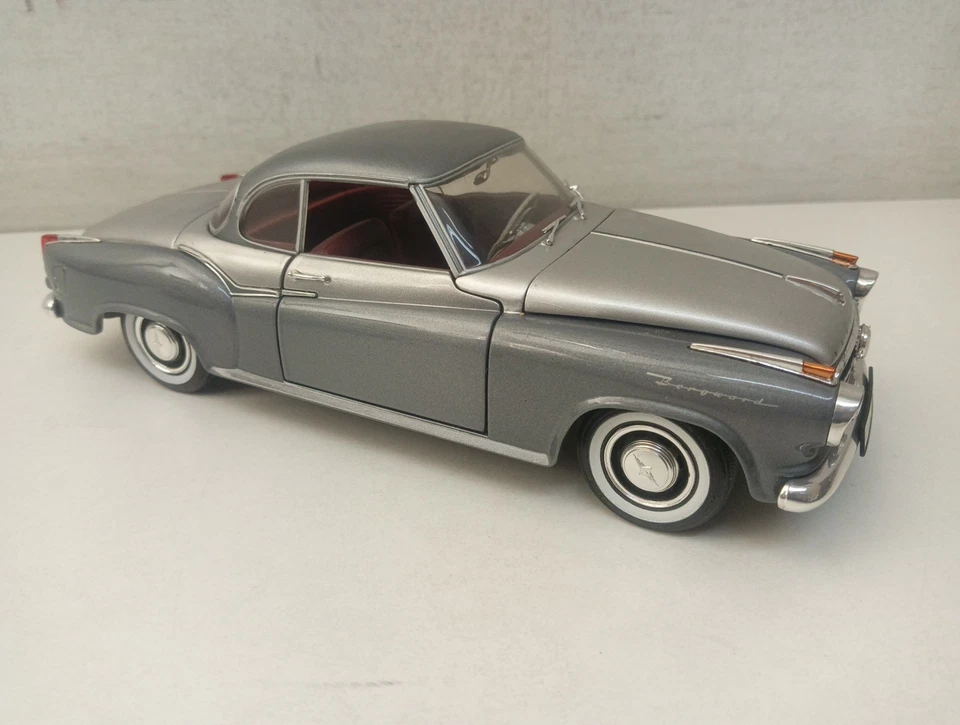 Borgward Isabella Coupé Grigio Scuro/Argento Diecast Scala 1/18-ZR-L23 - Immagine 1 di 4