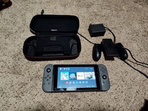 Nintendo Switch 32GB Console with Dark Grey Joy-Cons - Foto 1 di 7