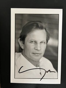 MICHAEL YORK - LOGANS RUN ACTOR - EXCELLENT SIGNED PHOTOGRAPH - Picture 1 of 1