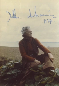 DAPHNE DU MAURIER Signed Photograph - Author, Writer, Literature 10"x7" reprint - Picture 1 of 1