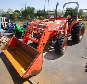 2017 Kubota LA950A 4WD w Front Loader, 2415 Hours, Fork Attachment for Loader - Picture 1 of 24