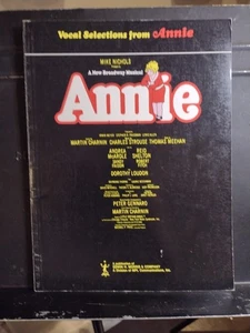 Annie Vocal Selections Songbook Broadway Piano Vocal Guitar Color Photos VG++ - Picture 1 of 13