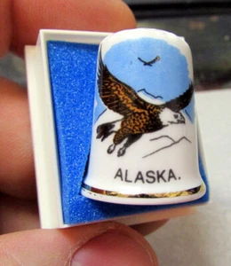 Alaska Souvenir Birchcroft Keramik Fingerhut, Weißkopfseeadler, tolles Wohndeko Artikel - Bild 1 von 3