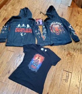 STRANGER THINGS 4pc lot 2 Hoodie XL & M  1 T-Shirt  S 1 Lip balm & keychain - Bild 1 von 13