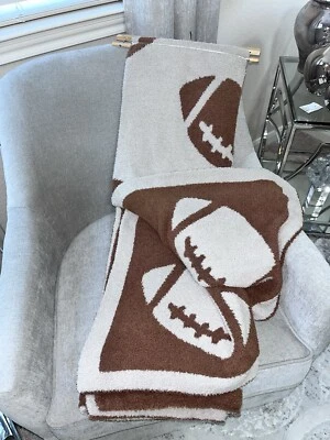 1-NWT GAME DAY GAME ON FEATHER KNIT FOOTBALL DESIGN THROW BLANKET Foto 1 de 4