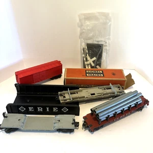 Vintage Lionel Train Lot Boxcar, 252 Crossing Gate, Bridge & Flatcars O-Gauge - Picture 1 of 19
