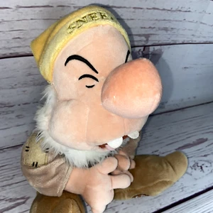 Peluche Disney Store Sneezy Blancanieves y los 7 enanitos 16 pulgadas  - Imagen 1 de 9