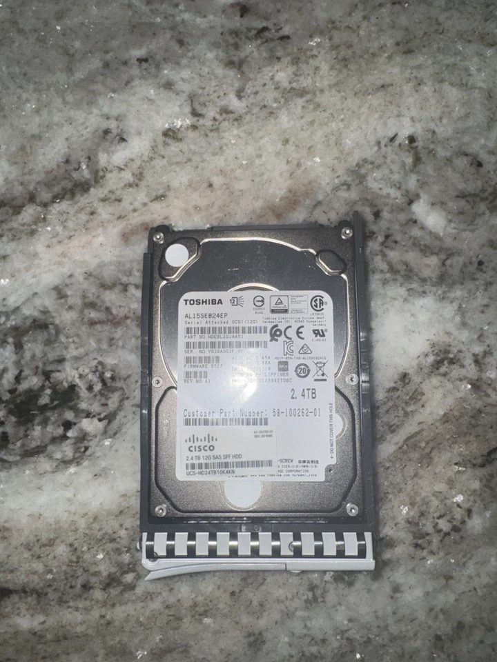 Disco duro Toshiba AL15SEB24EP 2,4 TB 12 GB 2,5 pulgadas SAS HDD Foto 1 de 2