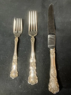 3 PIEZAS JUEGO DE CENA GORHAM BUTTERCUP PLATA ESTERLINA Finales del siglo XIX - 179 gramos Foto 1 de 4