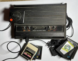 Atari 2600 Vintage System Console 7 Juegos de cartuchos Joy Stick Asteroids Pac-Man - Imagen 1 de 8