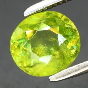 💎 1.02ct Cushion Natural Yellowish Green Sphene - High Luster, Madagascar Gem - Picture 1 of 4