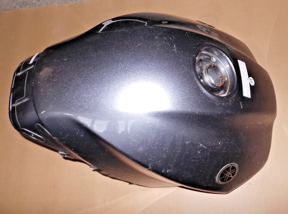 YAMAHA FJR 1300 RP28 2016 2020 TANQUE GASOLINA TANQUE GASOLINA USADO EN BUEN ESTADO VER Foto 1 de 4