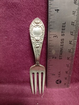 HORQUILLA BEBÉ ROSA STERLING S KIRK & SON 3 3/4" 23 gramos sin monograma Foto 1 de 3