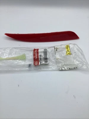 2016-2018 Oem New KIA OPTIMA REARRIGHT REFLECTOR BUMPER 92406D4100 - Image 1 of 4