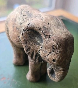 Estatuilla de elefante de colección estatua piedra tallada 2 3/4" X 3 1/2" marrón tostado firmada - Imagen 1 de 8