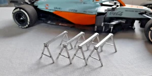 Soportes de exhibición para modelos de coches x2 Ferrari Mercedes Hamilton minichamps 1:18 BN - Imagen 1 de 13