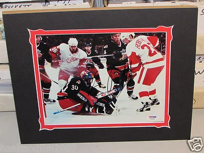 Luc Robitaille Autographed 8x10 Color Detroit Red Wings Photo Double Matted PSA - Image 1 of 4