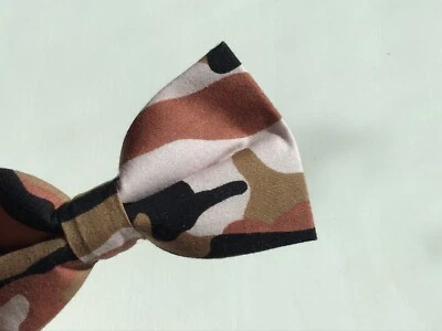 Gravata borboleta marrom padrão camuflado pré-amarrada feita à mão - Imagem 1 de 4