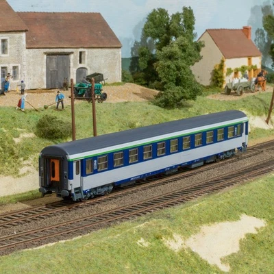 Roco 45390 Voiture couchette B10C10ux SNCF sans logo HO 1/87 - Photo 1/3