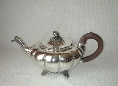 Oneida Community MELON Silver Plate Tea Pot w/ Brown Handle Pomegranate Finial - Image 1 of 4