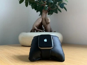 Apple Watch Series 4 44mm Space Grey, Aluminum.16GB. (GPS + LTE) + WARRANTY - Picture 1 of 9