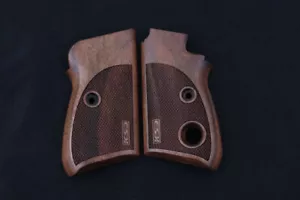 KSD Brand Beretta Mod 70 - 70 S - 71 PUMA Compatible Walnut Grips Diamond - Picture 1 of 1