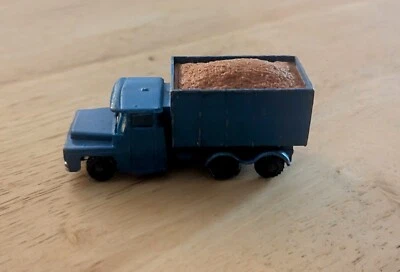 Camión de volteo de carbón Husky Red Guy Warrior de colección de los años 60 hecho en juguete británico de Gran Bretaña Foto 1 de 3