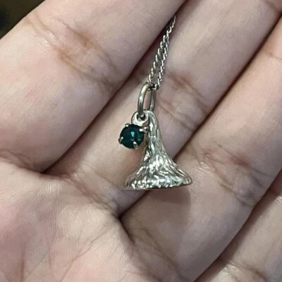 Colar pingente Hershey Kisses verde esmeralda pedra de nascimento de maio amuleto chocolate - Imagem 1 de 4