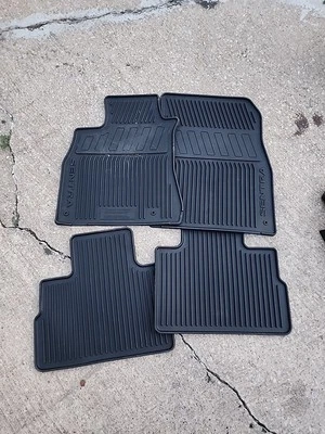 Alfombrillas Nissan Sentra 2023 genuinas para todo tipo de clima nuevas. Foto 1 de 4