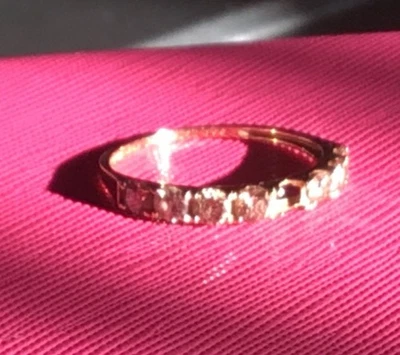 Anillo de diamantes en oro de 18 K talla 7 como está. Falta gema Foto 1 de 4