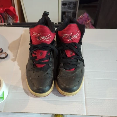 Talla 7Y - Jordan Flight 9.5 Negro Gimnasio Rojo Foto 1 de 4